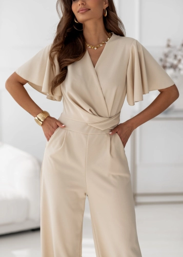 Kombinezon kopertowy z krótkim rękawem i prostą nogawką beżowy (1).jpg