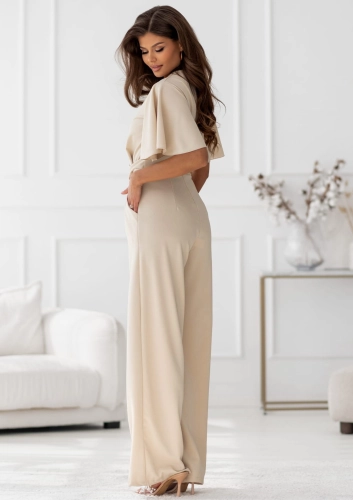 Kombinezon kopertowy z krótkim rękawem i prostą nogawką beżowy (3).jpg