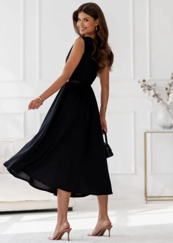 Sukienka rozkloszowana Midi bez rękawów czarna (3).jpg