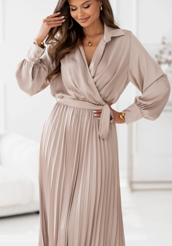 Sukienka Maxi satyna plisa z rękawem beżowa  (3).jpg