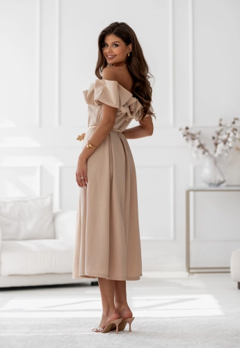 Sukienka Ester z efektowną falbaną MIDI rozkloszowana beżowa  (1).jpg