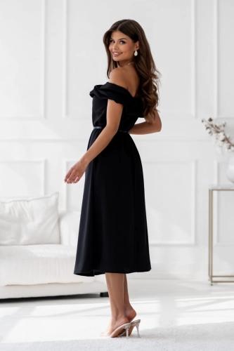 Sukienka Ester z efektowną falbaną MIDI rozkloszowana czarna  (1).jpg