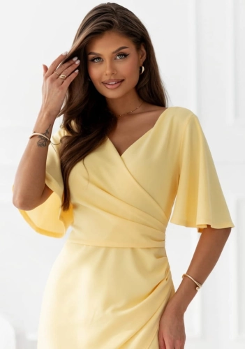 Sukienka z rękawkiem MIDI z marszczeniem żółta