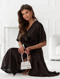 Sukienka kimonowa z wiązaniem satyna gorzka czekolada