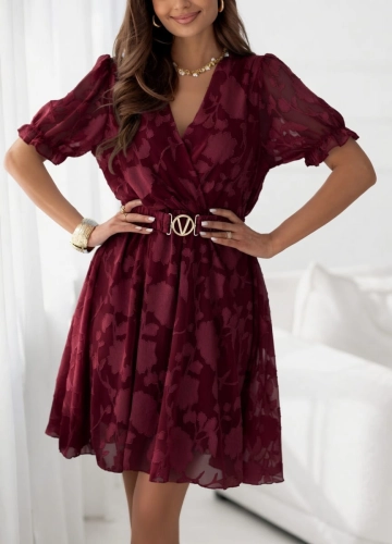 Sukienka Sora efektowna tkanina 3D MINI z paskiem bordowa
